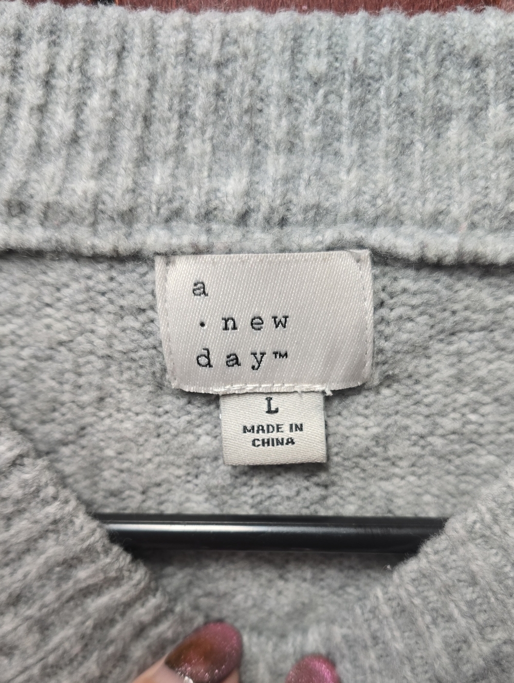 HOST PICK. EUC. Cozy Gray Women's Crewneck Sweater w/Embroidered Detail. Size L - Picture 4 of 4